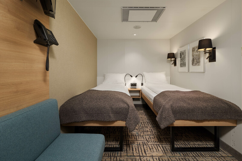 Polar Inside | Twin on lower deck